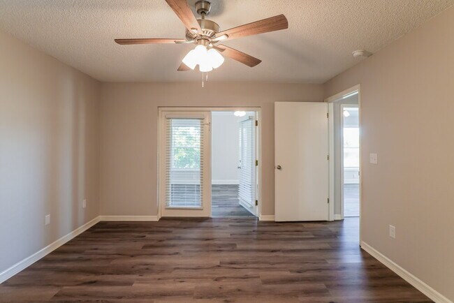 Building Photo - 2499 Lake Jackson Cir
