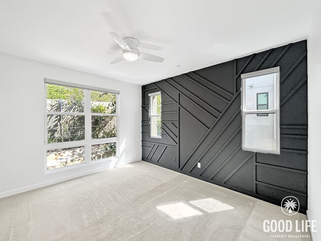 Building Photo - Beautiful 3BD/3BA w/ A/C, In-Unit Laundry, and Attached Garage in Mission Valley!