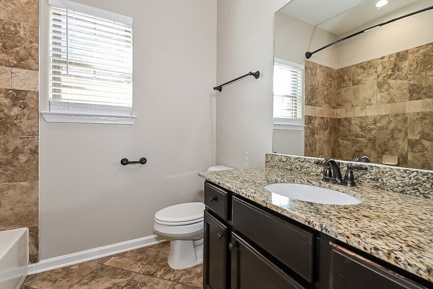 Building Photo - 75 Briar Hollow Ln