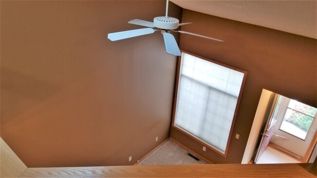 Building Photo - 725 Evergreen Cir