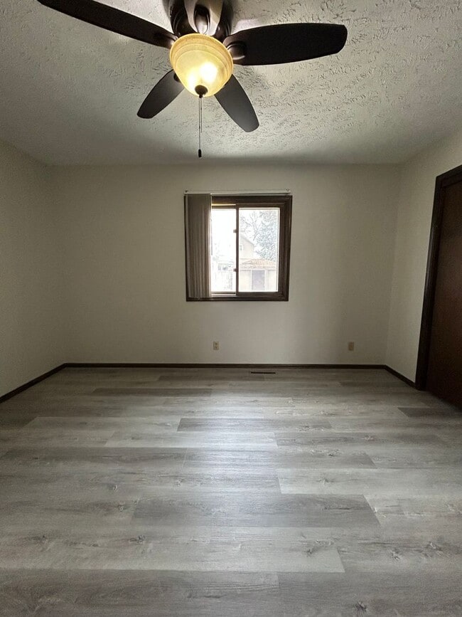 Building Photo - Spacious 3-Bedroom, 1-Bath Home with Garage & Basement in La Vista