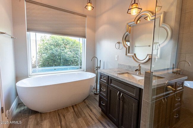 Building Photo - 3801 E Glenrosa Ave