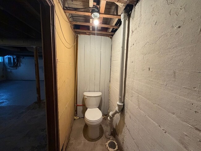 Building Photo - Hidden Gem on a Quiet No-Outlet Street – Move-In Ready 3BR with Garage & Deck Near I-75