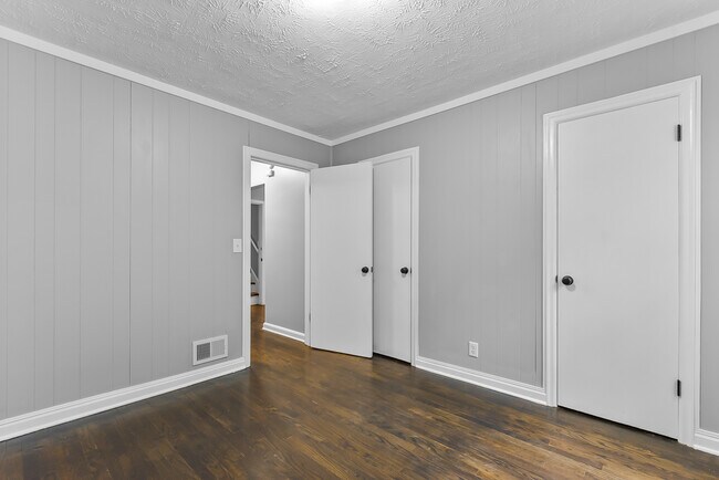 Building Photo - 4812 Maple St
