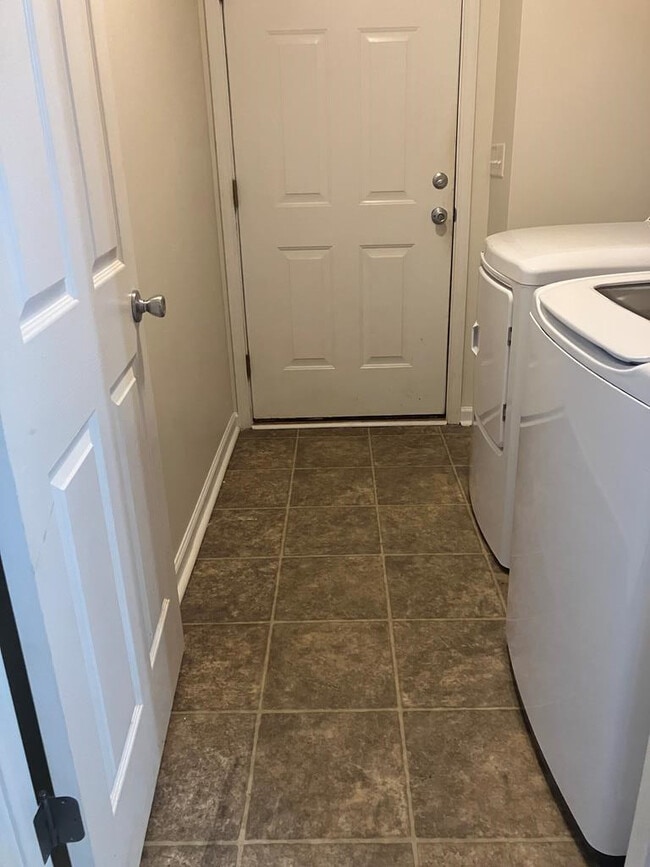 Building Photo - 2745 Navigator Cir