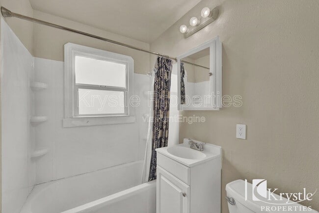 Building Photo - 320 Evans Ave