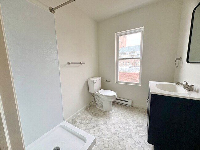 Building Photo - 133 W Maple St