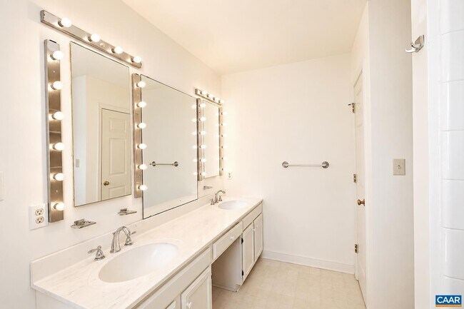 Building Photo - 360 Jeffers Dr