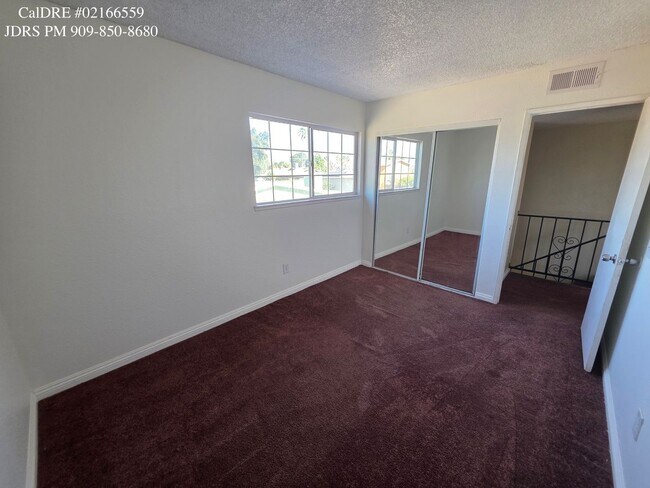 Building Photo - Rialto 4 Bedroom Home with Swimming Pool