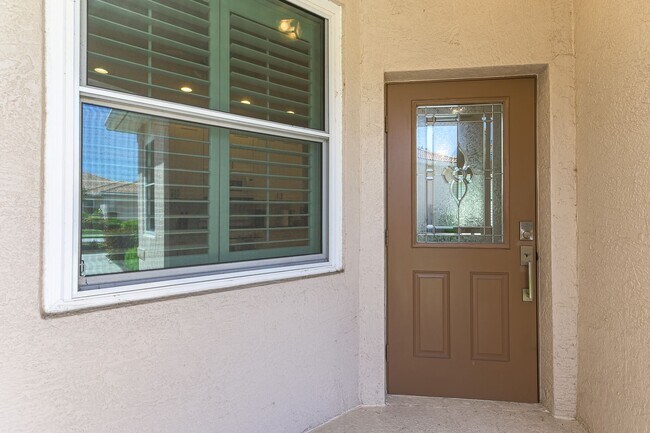 Building Photo - Modern, 2/3 Bed, 2 Bath Spacious Single St...