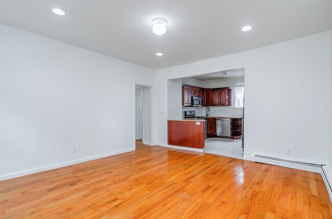 Building Photo - 144 Teaneck Rd