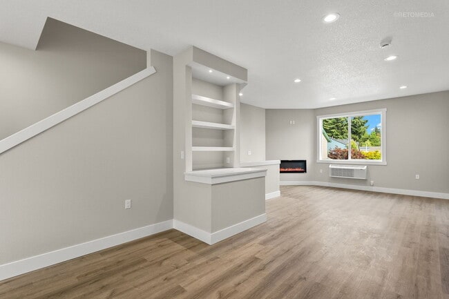 Building Photo - 4237 Verda Ln NE
