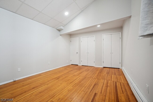Building Photo - 180 Maplewood Ave