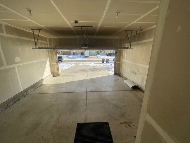 Building Photo - Low-Maintenance 3BR Ranch in Johnstown Far...