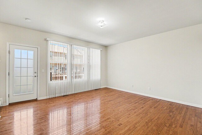 Building Photo - 27902 Hopkins Dr