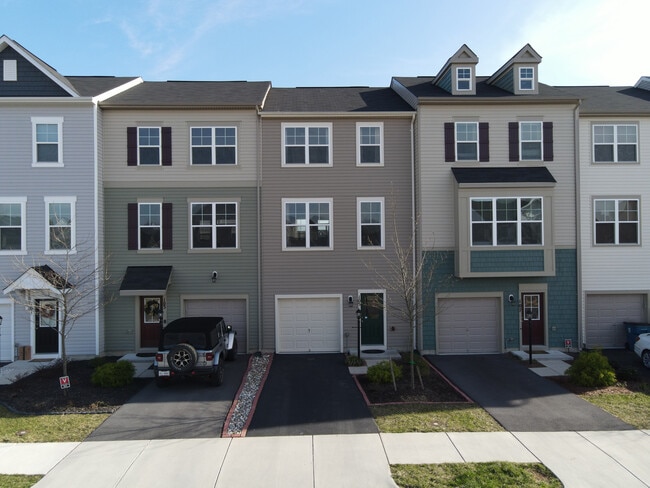 Building Photo - 105 Gristmill Ct