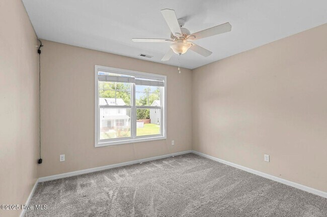 Building Photo - 4 Bedroom Home In Carolina Plantation!