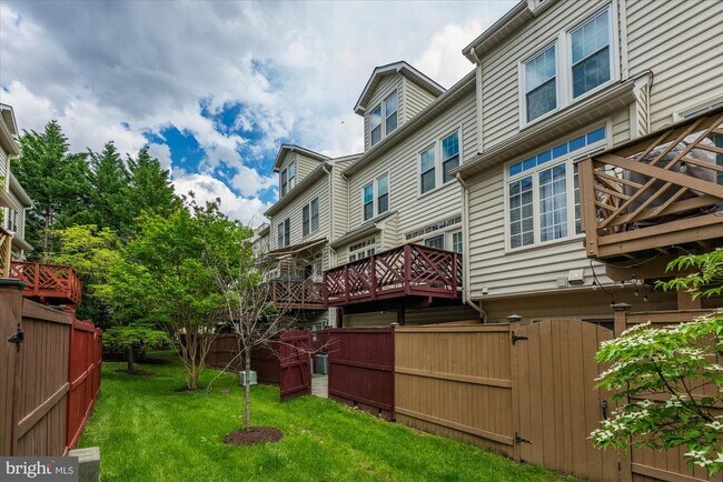 Building Photo - 265 Murtha St