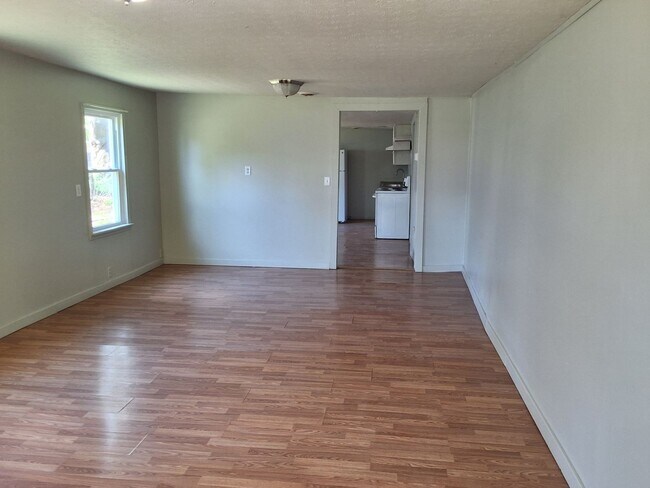 Building Photo - Charming  3 Bed, 2 Bath  House Located in Radcliff