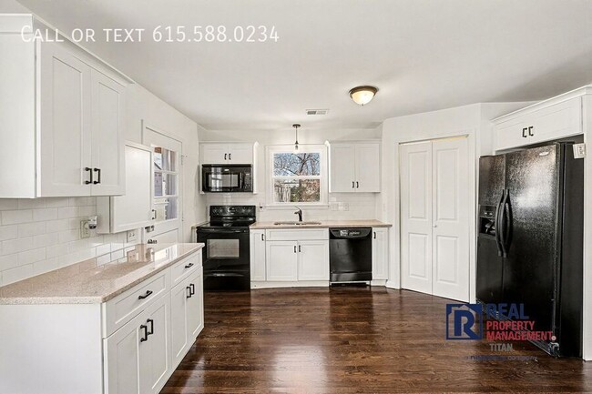 Building Photo - 3312 Colby Dr