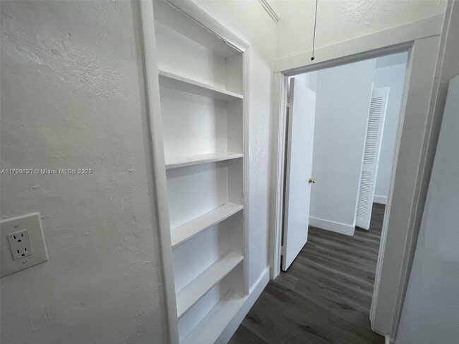Building Photo - 3409 S Le Jeune Rd