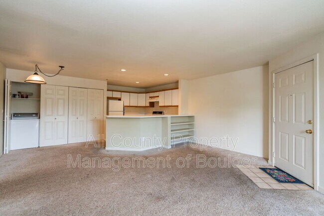 Building Photo - 33 S Boulder Cir
