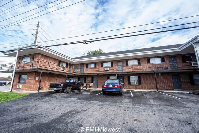 Primary Photo - Beautiful 2 Bed, 1 Bath Apartment in Avon ...