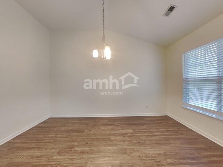 Building Photo - 1323 Lantern Rd