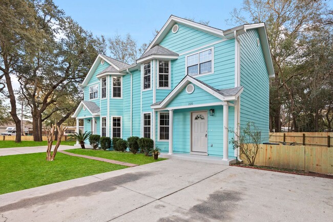 Building Photo - Beautifully Updated Townhouse in Niceville!