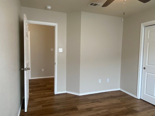Building Photo - 3 BEDROOM, BELTON ISD