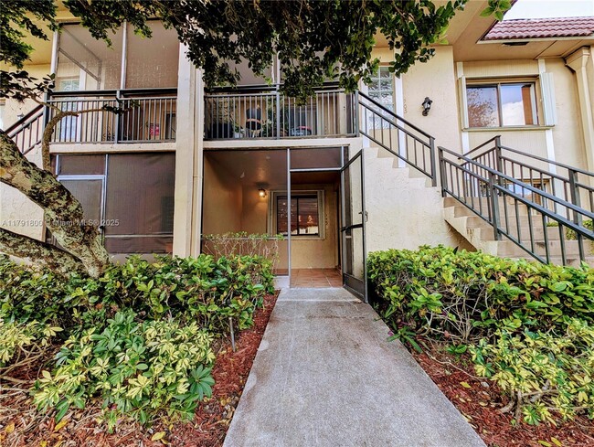 Building Photo - 310 Lakeview Dr