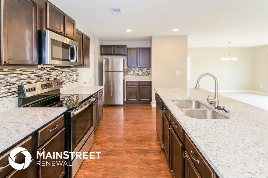 Building Photo - 9350 Hoffman Pl