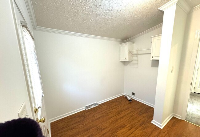 Building Photo - ~~ Home with 2 acres located in Mebane ~~