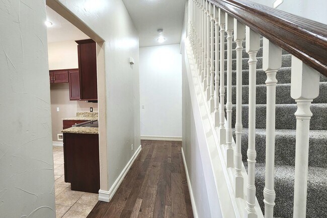 Building Photo - -NIXA- 5 bed 3 bath Home | TWO Large Maste...