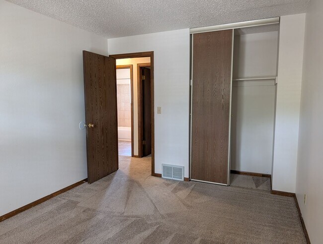 Building Photo - 3028 Deliverance Dr
