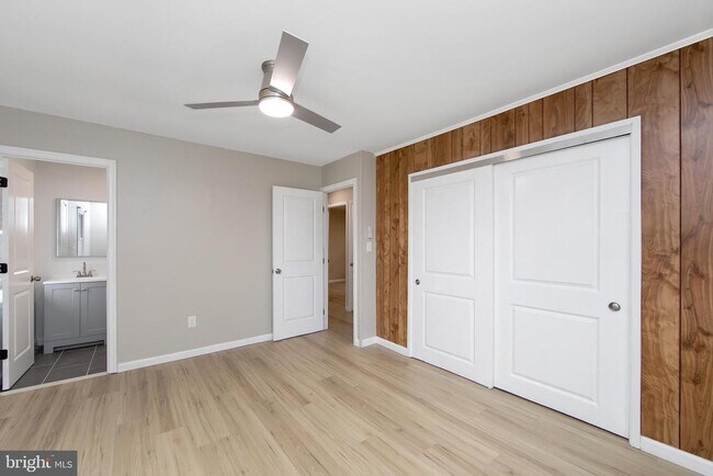 Building Photo - 2 S Sunset Rd