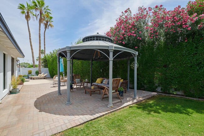 Building Photo - 8113 E Redwing Rd