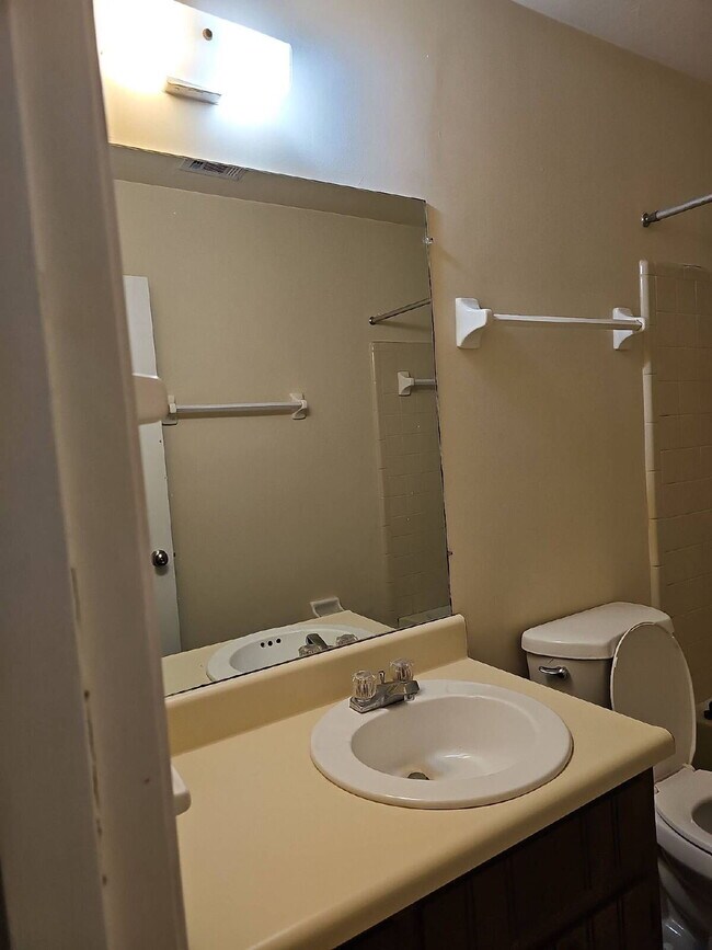 Building Photo - Perfect 1 Bedroom 1.5 Bathroom Townhome! Newer Flooring, Paint, and Appliances!