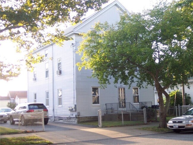 Primary Photo - 427 High St