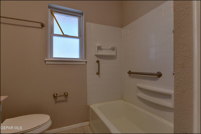 Building Photo - 6915 Pamlico Dr
