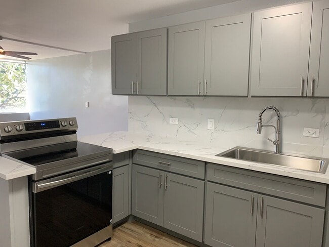 Building Photo - 2Bed/1.5Bth Remodeled fresh clean..like new move in ready now!
