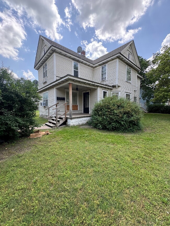 Building Photo - "Charming 1-Bed Studio in Wichita's Heart - Your Perfect Urban Retreat!"