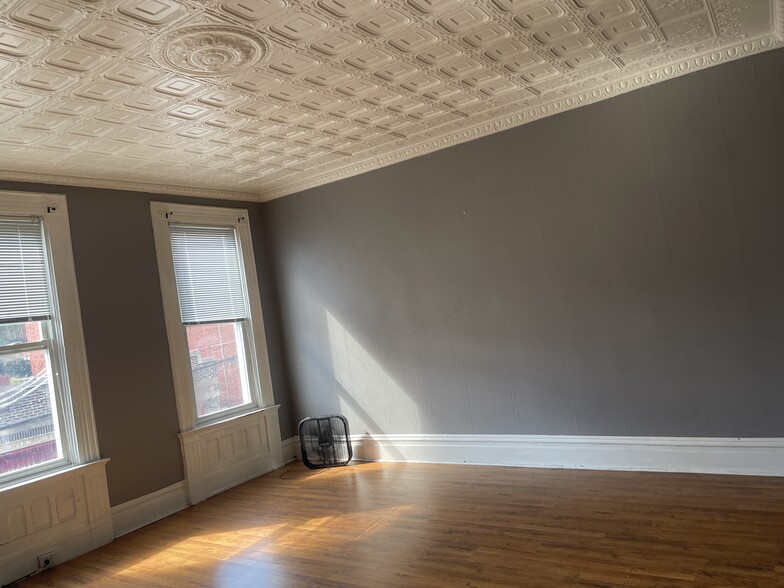 living room 18*19 with 11 foot tin ceiling - 89 S 15th St