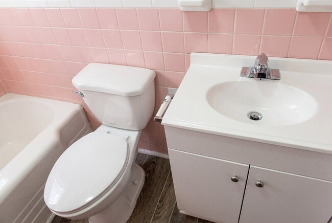 Building Photo - 352 Adams St