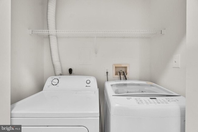 Building Photo - 111 Cavenrock Ct