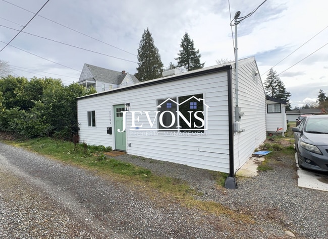 Building Photo - 3719 S 11th St