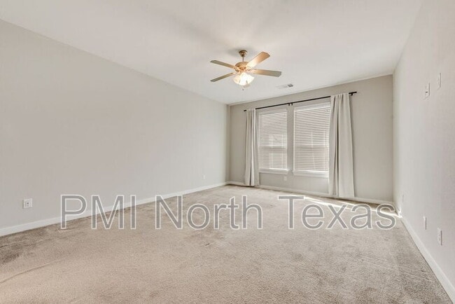 Building Photo - 1900 Spoonbill Dr