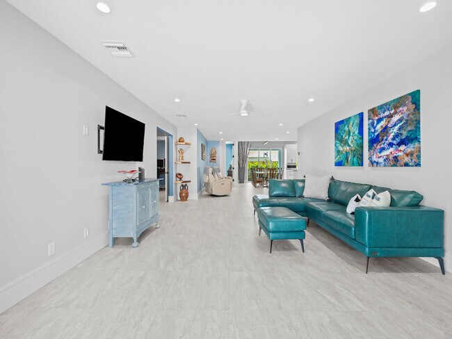 Building Photo - 2754 NE 31st Ct