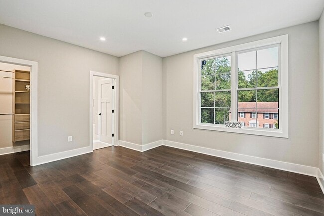Building Photo - 9615 Locust Hill Dr