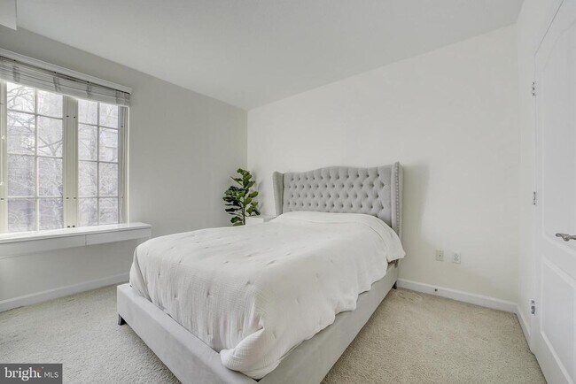 Building Photo - 1441 Rhode Island Ave NW